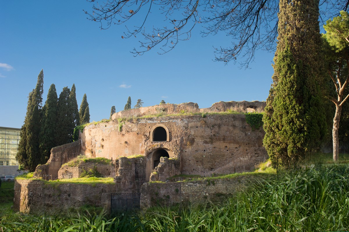 Mausoleum August