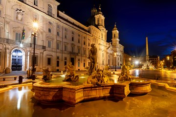 moor fountain piazza navona night