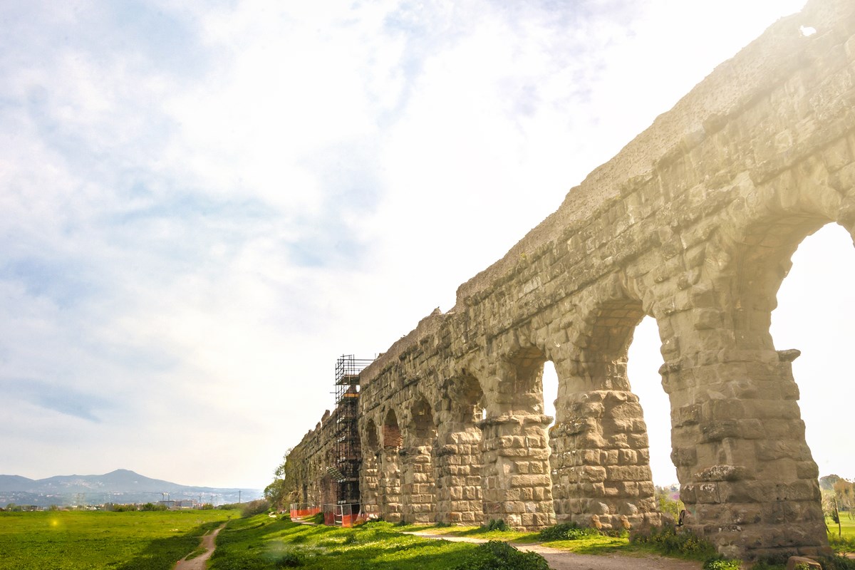 park aqueduct rome 2