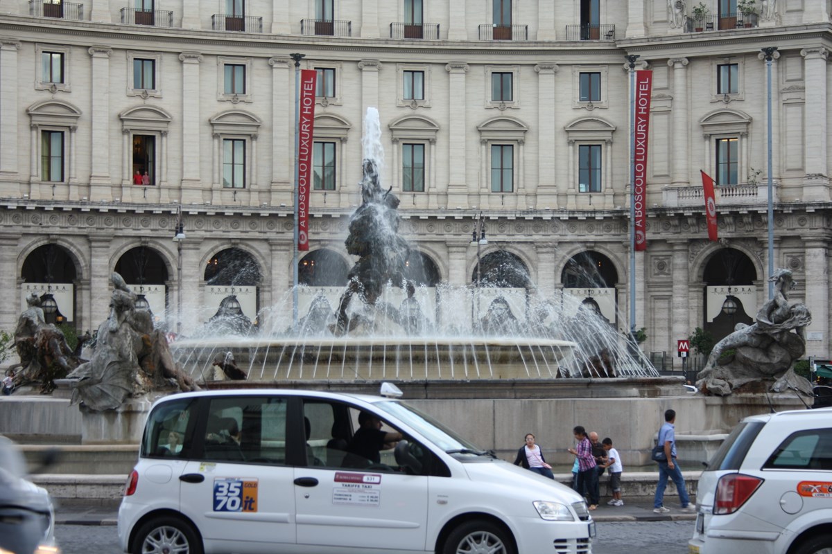 All You Need to Know Before You Take a Taxi in Rome - How to Get Around  Rome by Taxi – Go Guides